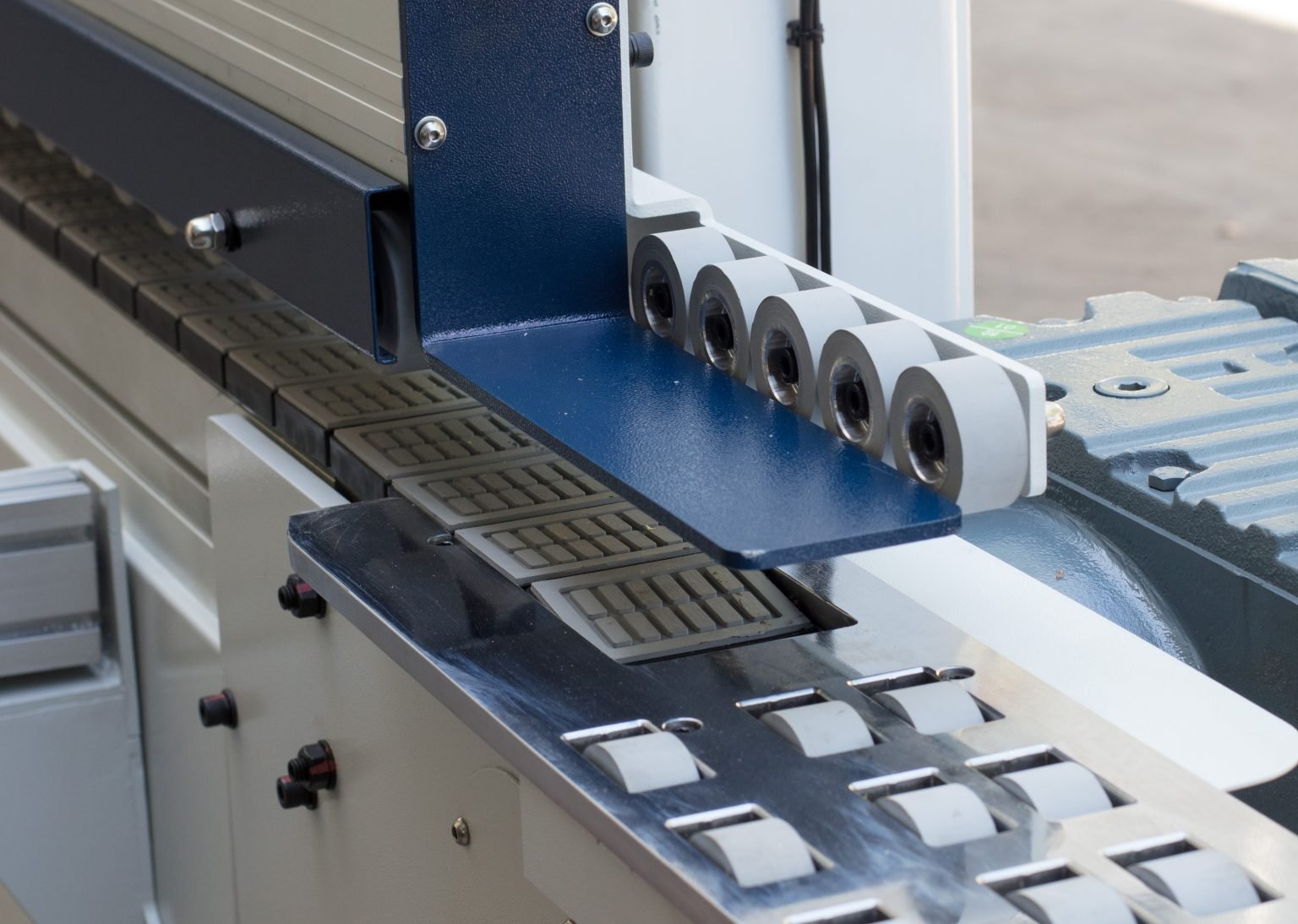 XF5-T28K pressure beam and outfeed rollers